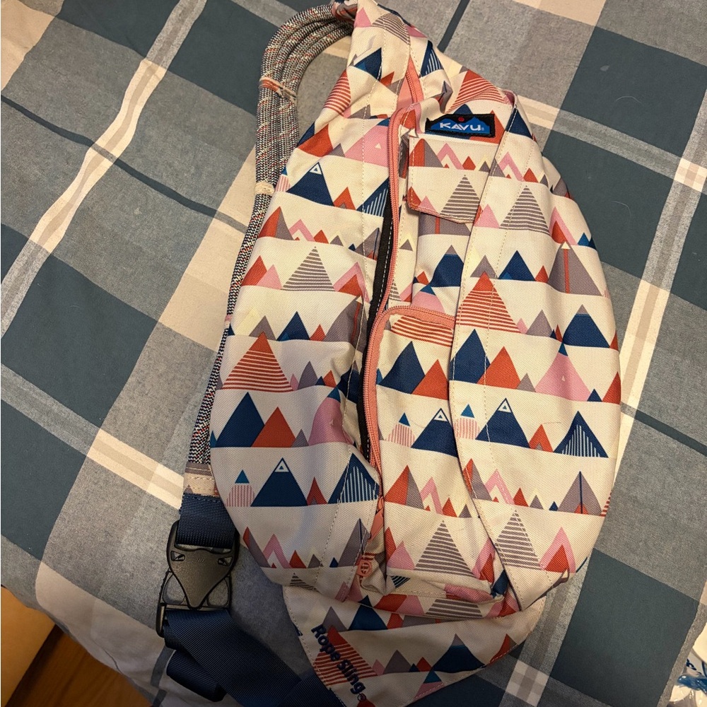 Kavu Geometric Sling Bag